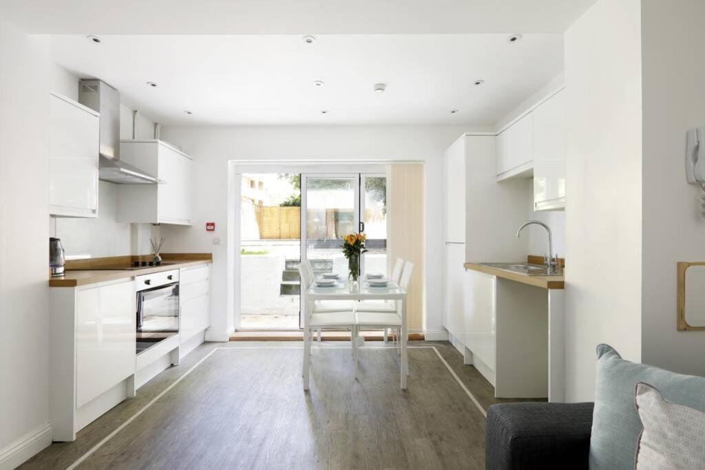 2 Bedrooms Close To The Beach With Garden And Own Entrance ! Brighton Exterior photo